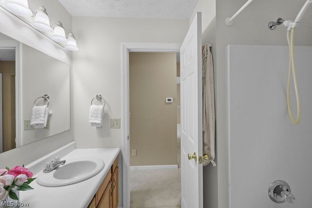 6514 Candlestick Avenue NE, Canton, OH 44721