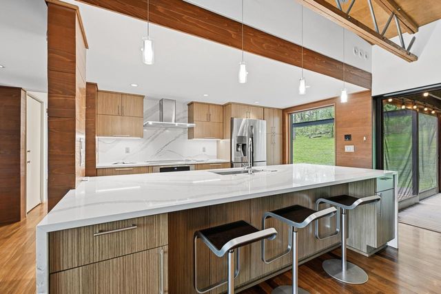 N6313 Paradise DRIVE, Burlington, WI 53105