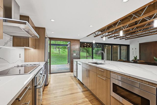 N6313 Paradise DRIVE, Burlington, WI 53105