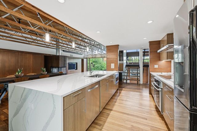 N6313 Paradise DRIVE, Burlington, WI 53105