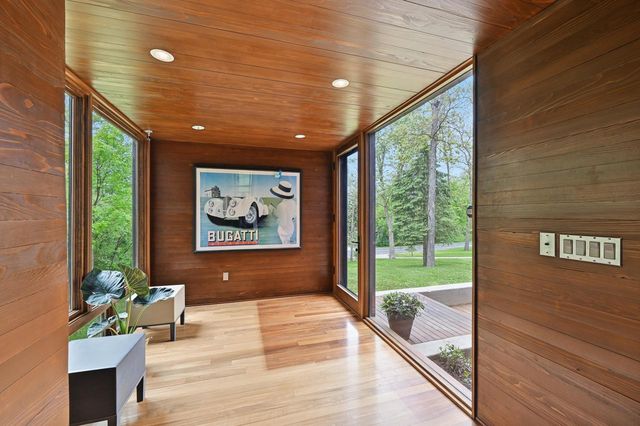 N6313 Paradise DRIVE, Burlington, WI 53105