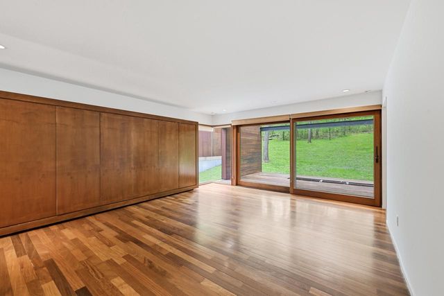 N6313 Paradise DRIVE, Burlington, WI 53105