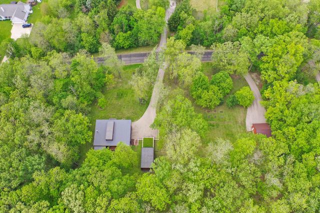 N6313 Paradise DRIVE, Burlington, WI 53105