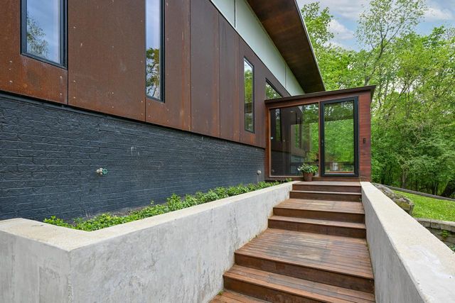 N6313 Paradise DRIVE, Burlington, WI 53105