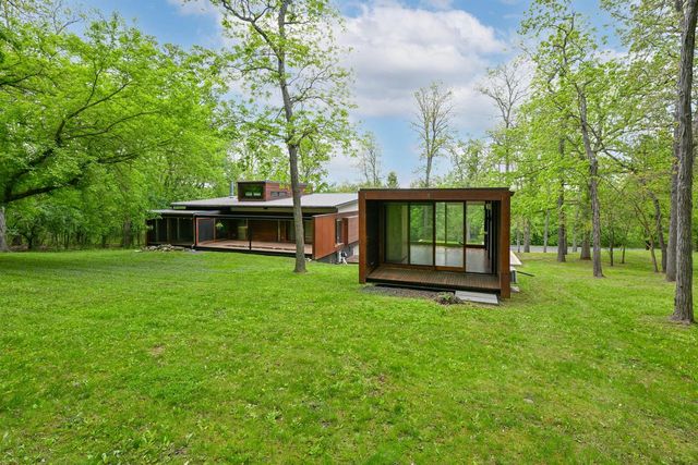 N6313 Paradise DRIVE, Burlington, WI 53105