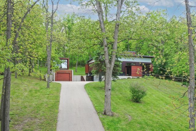 N6313 Paradise DRIVE, Burlington, WI 53105