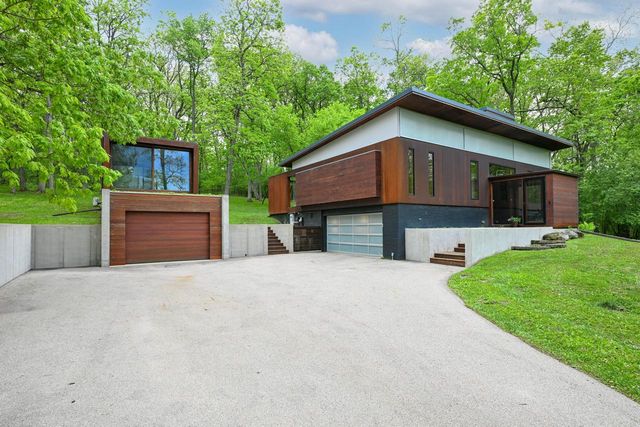 N6313 Paradise DRIVE, Burlington, WI 53105