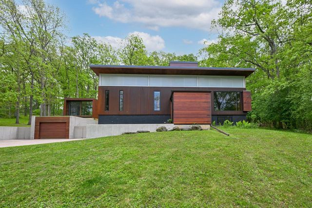 N6313 Paradise DRIVE, Burlington, WI 53105