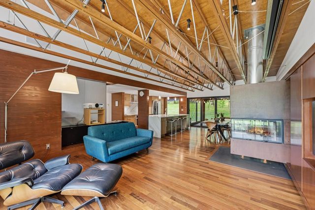 N6313 Paradise DRIVE, Burlington, WI 53105