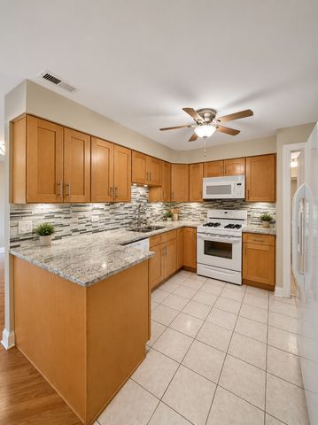 10640 S Brooklodge Lane 2B, Palos Hills, IL 60465