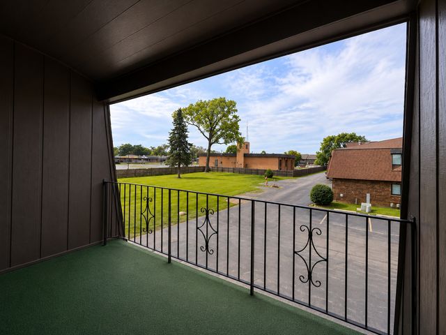 10640 S Brooklodge Lane 2B, Palos Hills, IL 60465
