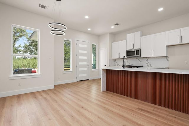 4728 Sunbeam Street, Houston, TX 77033