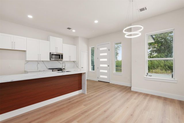 4728 Sunbeam Street, Houston, TX 77033