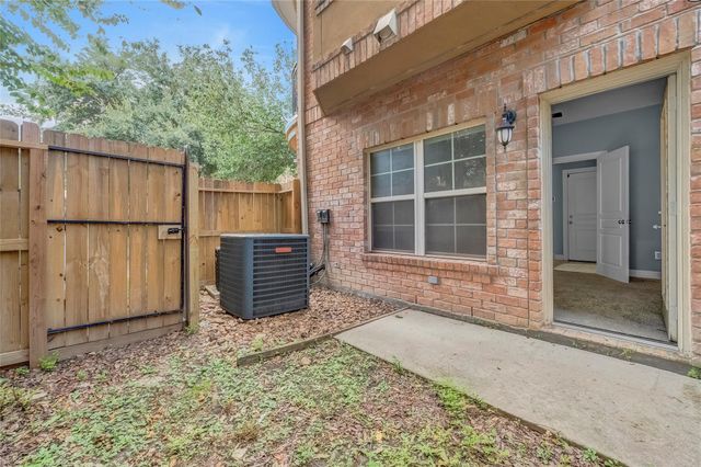 53 Versante Court, Houston, TX 77070