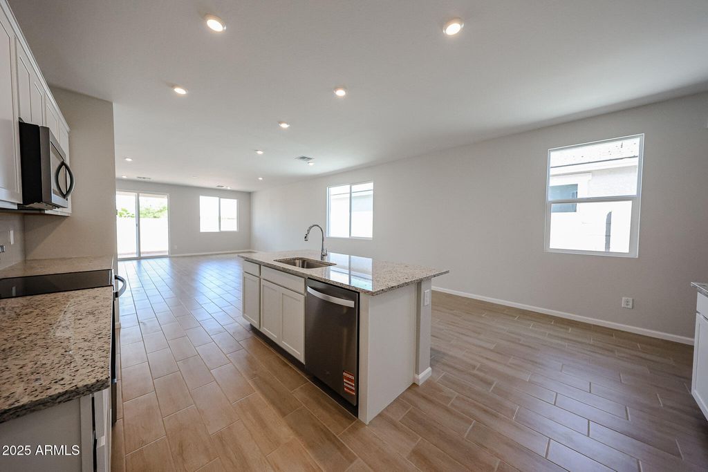 18255 W CALLE LEJOS --, Surprise, AZ 85387 — photo 4
