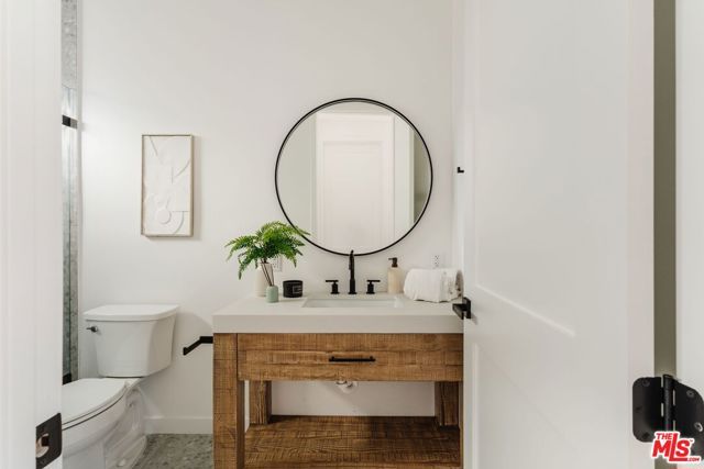 6763 Lexington Avenue B, Los Angeles, CA 90038