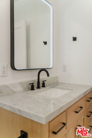 6763 Lexington Avenue B, Los Angeles, CA 90038