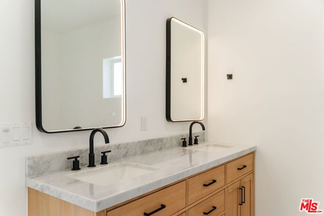 6763 Lexington Avenue B, Los Angeles, CA 90038