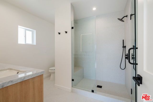 6763 Lexington Avenue B, Los Angeles, CA 90038