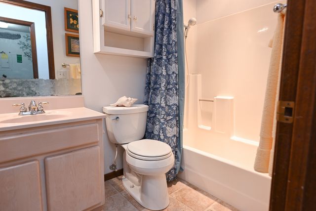 4773 Woodland Avenue 6, West Des Moines, IA 50266