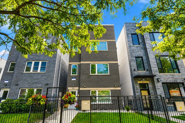 4053 S Prairie Avenue, Chicago, IL 60653