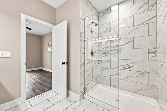 4053 S Prairie Avenue, Chicago, IL 60653