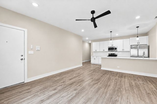 4053 S Prairie Avenue, Chicago, IL 60653