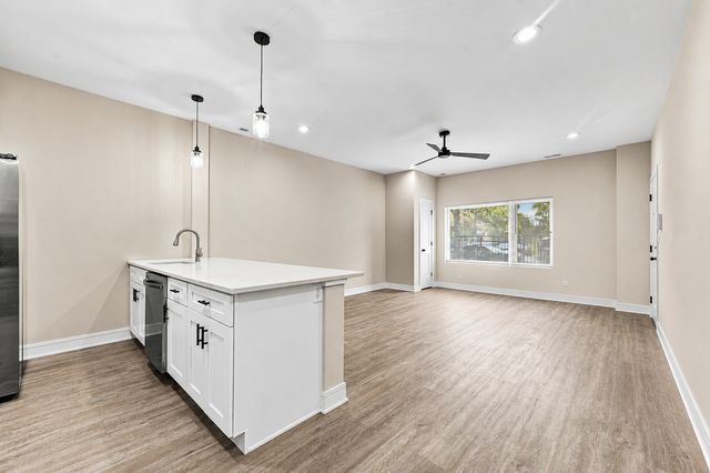 4053 S Prairie Avenue, Chicago, IL 60653