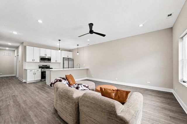4053 S Prairie Avenue, Chicago, IL 60653