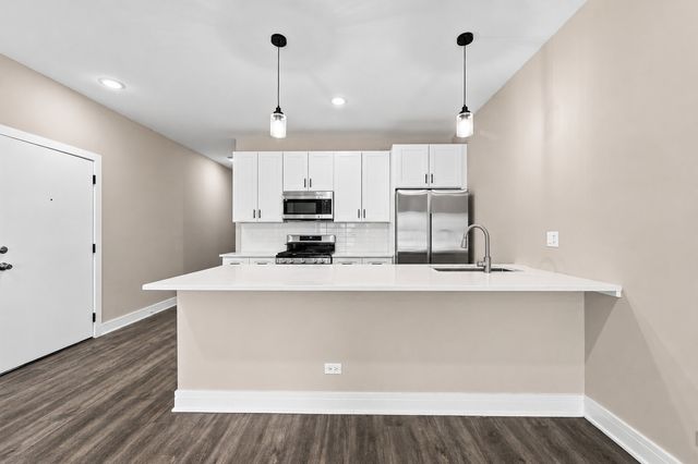4053 S Prairie Avenue, Chicago, IL 60653