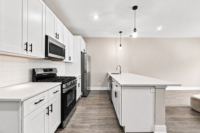 4053 S Prairie Avenue, Chicago, IL 60653