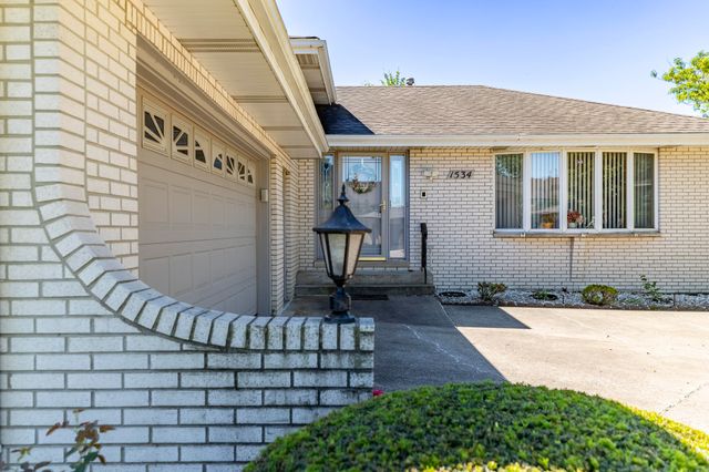 1534 Poplar Lane, Munster, IN 46321