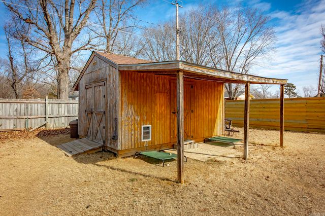 6 Crestwood Drive, Cabot, AR 72023