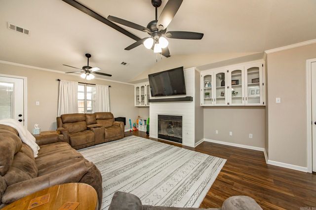 6 Crestwood Drive, Cabot, AR 72023