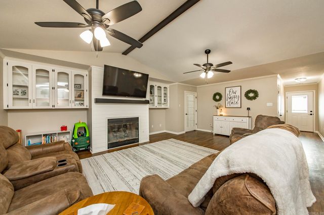 6 Crestwood Drive, Cabot, AR 72023