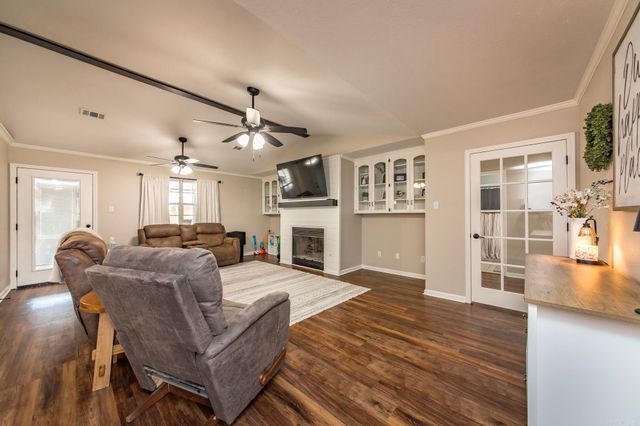 6 Crestwood Drive, Cabot, AR 72023