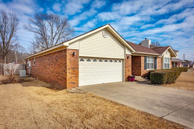 6 Crestwood Drive, Cabot, AR 72023