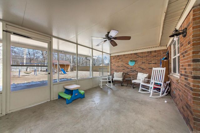 6 Crestwood Drive, Cabot, AR 72023