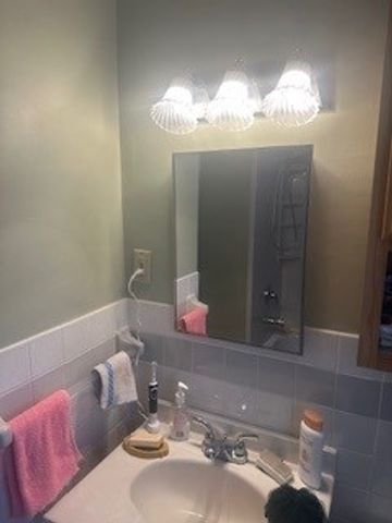 44 Maebeth St, Springfield, MA 01119