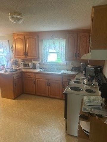 44 Maebeth St, Springfield, MA 01119