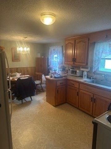 44 Maebeth St, Springfield, MA 01119
