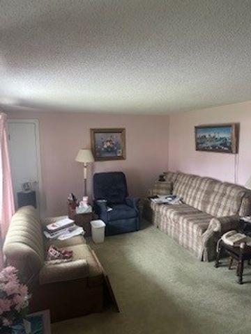 44 Maebeth St, Springfield, MA 01119