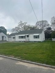 44 Maebeth St, Springfield, MA 01119