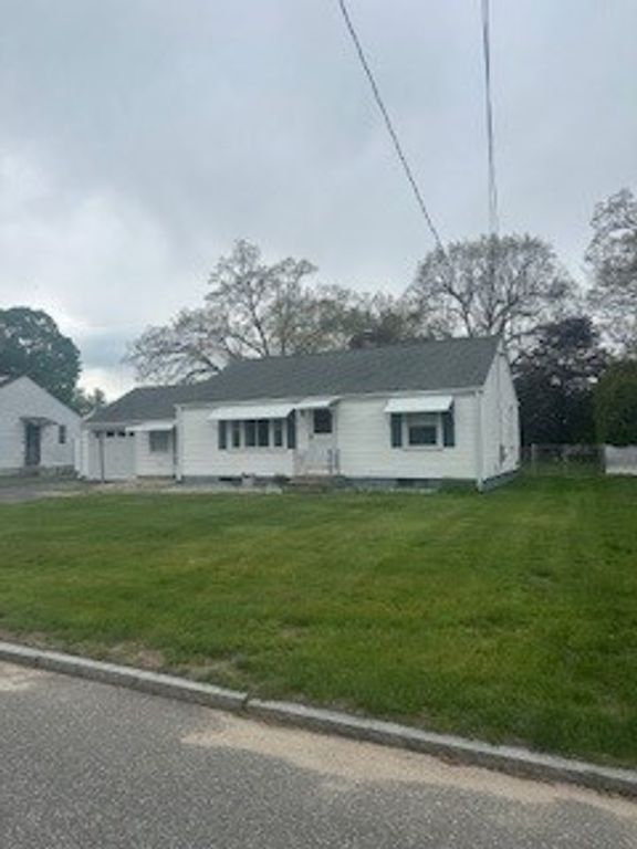 44 Maebeth St, Springfield, MA 01119