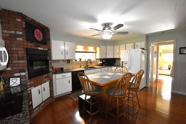 21 Elm St, Grafton, MA 01536