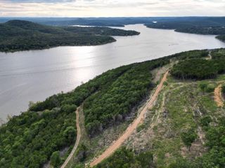000 Bobcat Ridge Road, Shell Knob, MO 65747