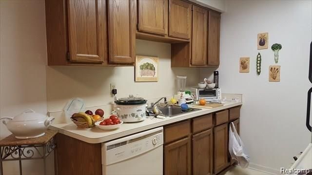 16160 Clarkson Drive, Fraser, MI 48026