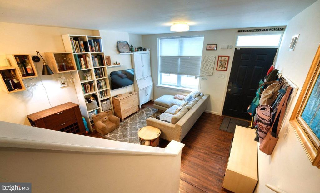 2049 N PALETHORP ST, PHILADELPHIA, PA 19122 — photo 4