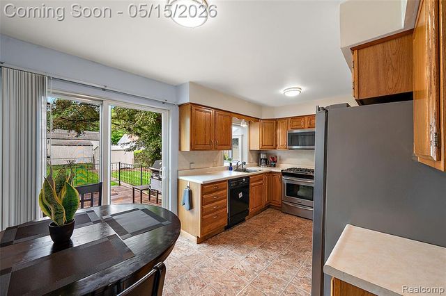 1411 Amelia Avenue, Royal Oak, MI 48073