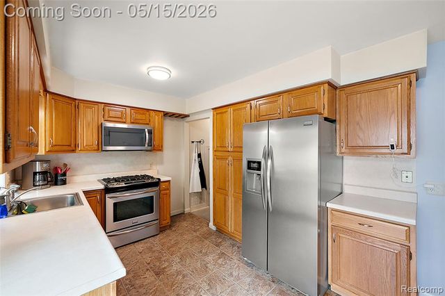 1411 Amelia Avenue, Royal Oak, MI 48073